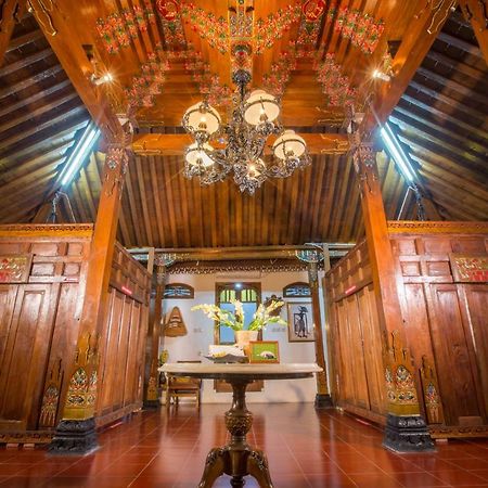 Joglo Yudhistira Villa Sleman  Buitenkant foto