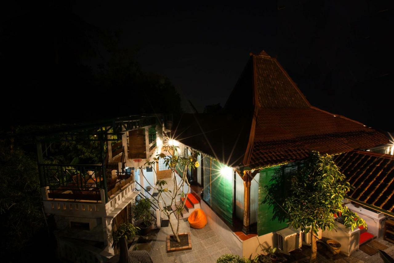 Joglo Yudhistira Villa Sleman  Buitenkant foto