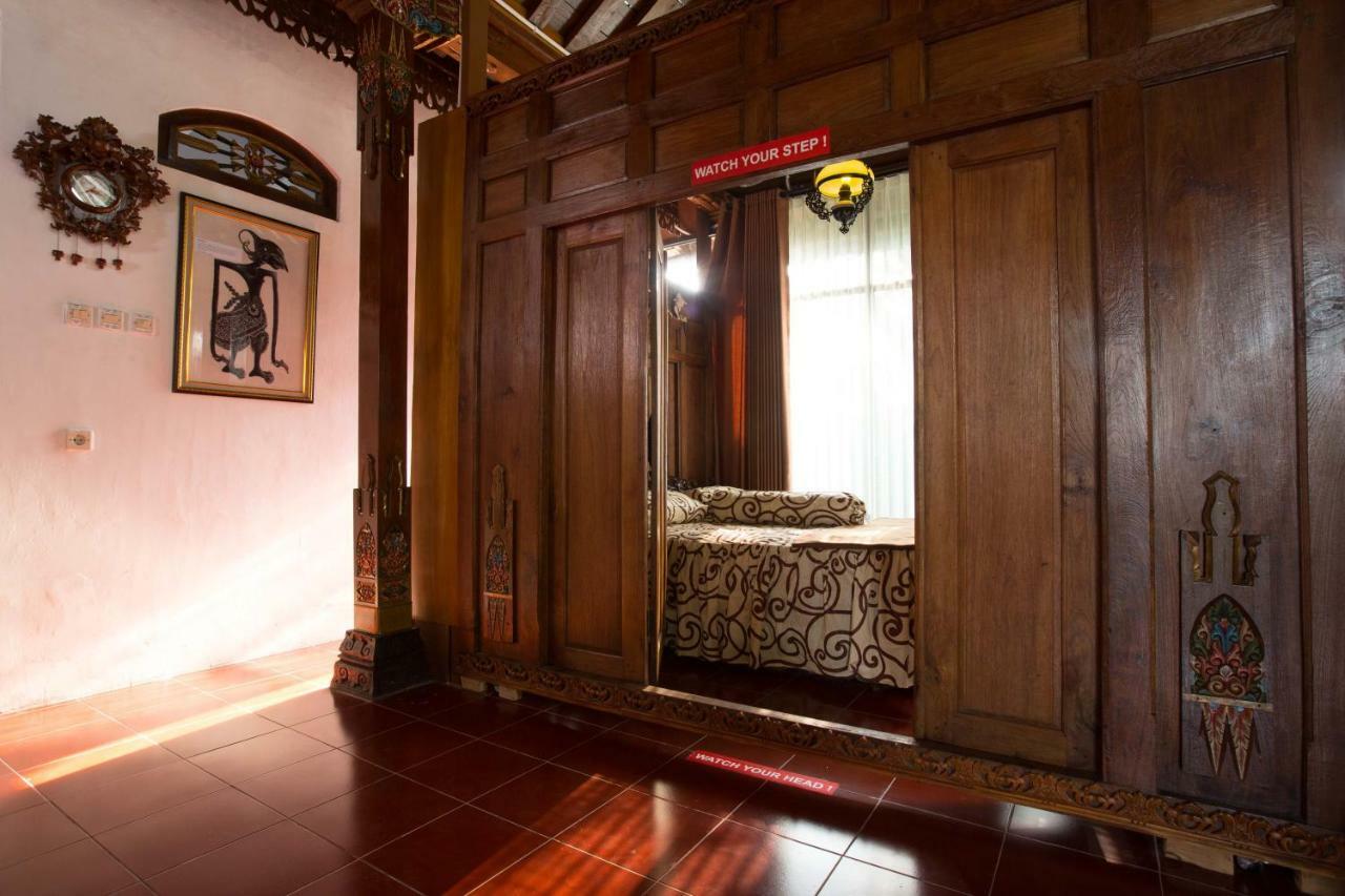 Joglo Yudhistira Villa Sleman  Buitenkant foto