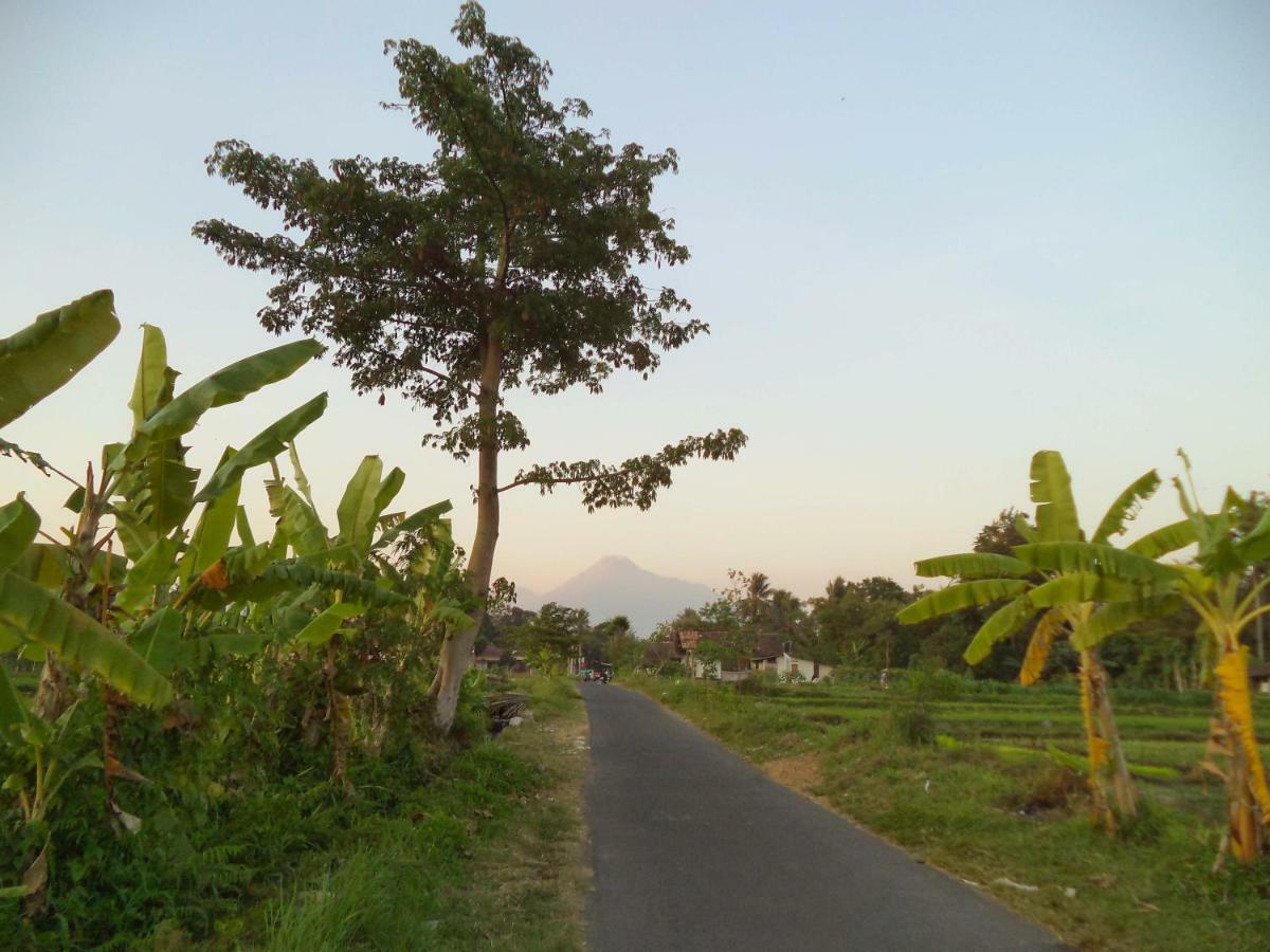 Joglo Yudhistira Villa Sleman  Buitenkant foto