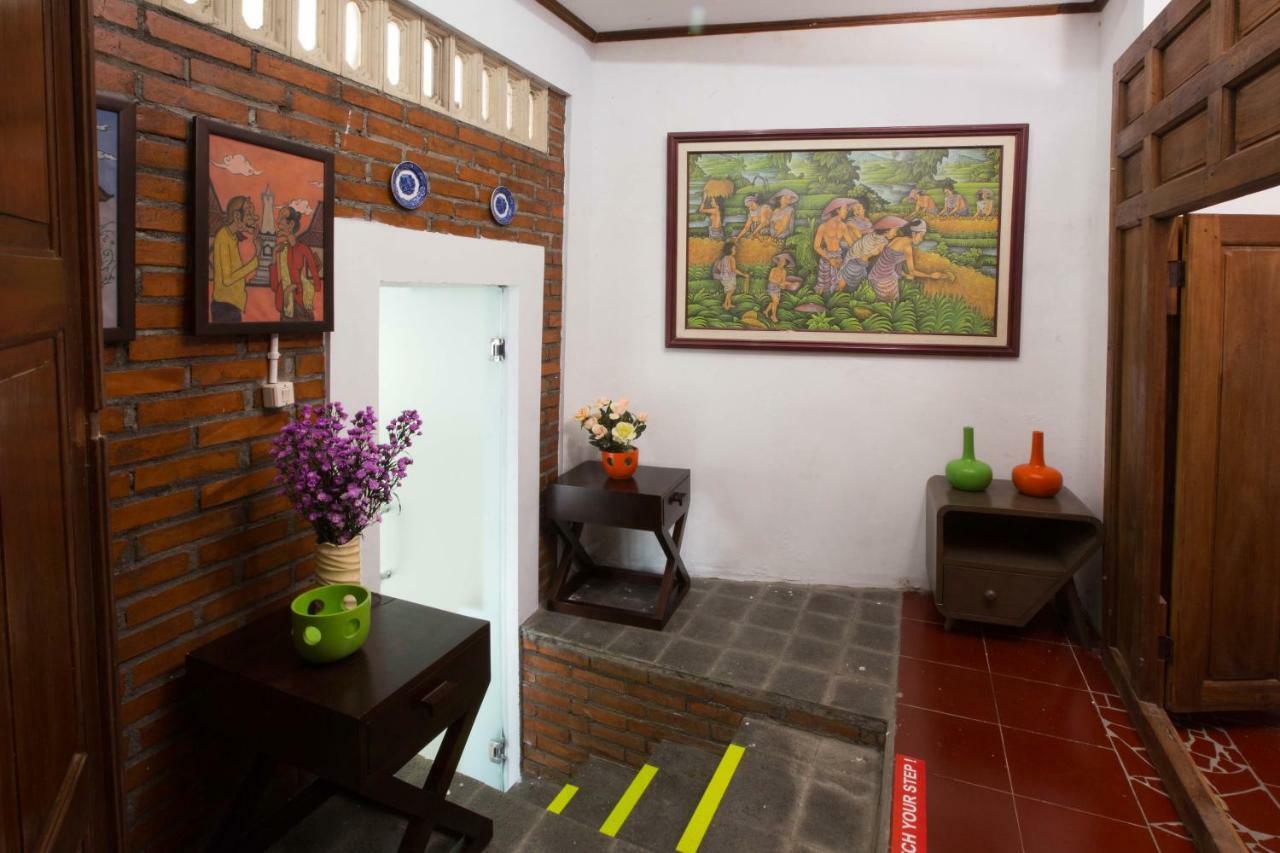 Joglo Yudhistira Villa Sleman  Buitenkant foto